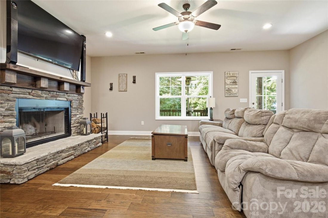 House in Hendersonville, North Carolina, United States 2 - 18713272