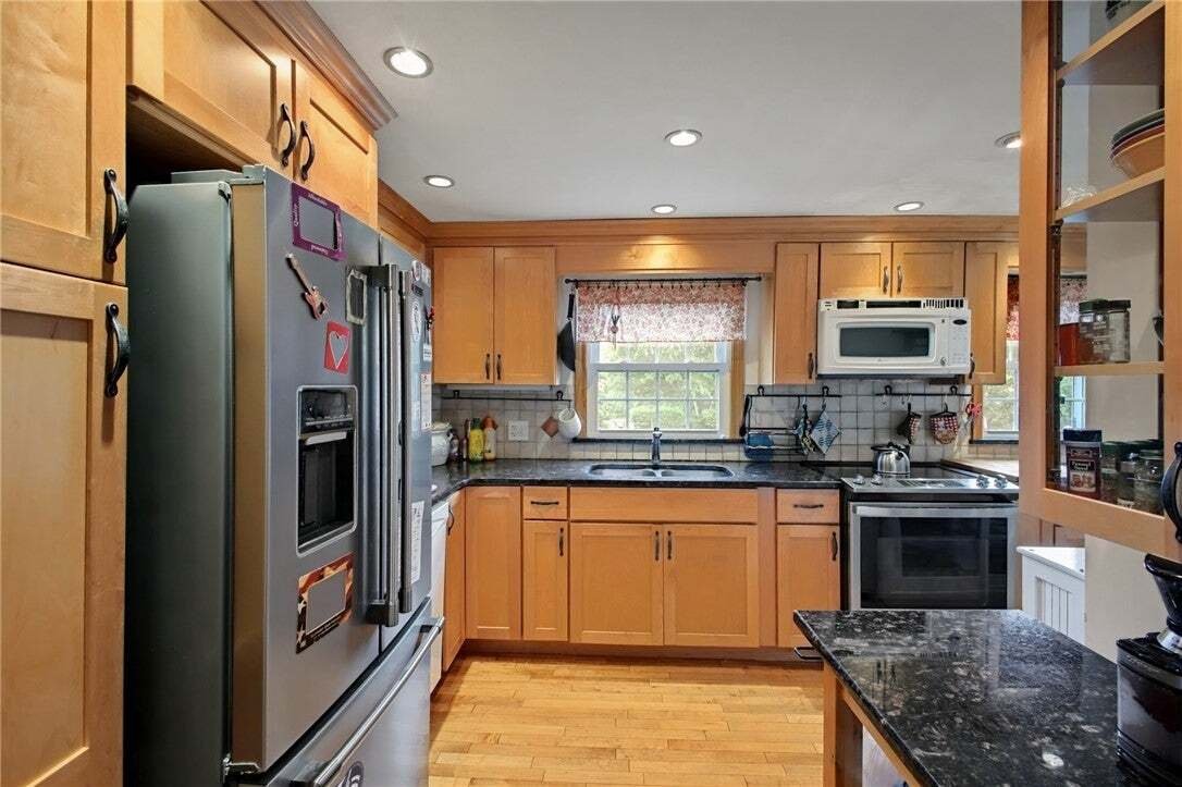 House in Cranston, Rhode Island, United States 4 - 18710025