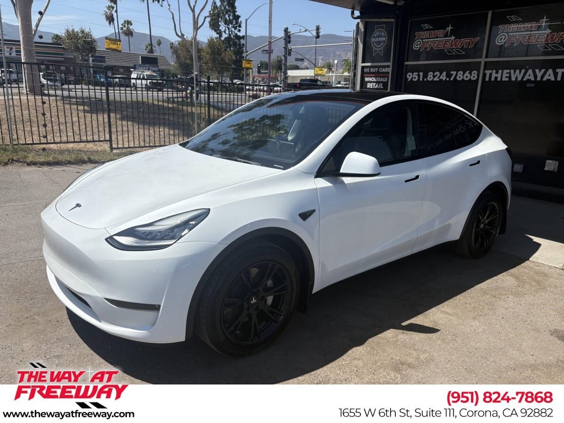 Suv in Corona, CA, United States 1 - 18710436