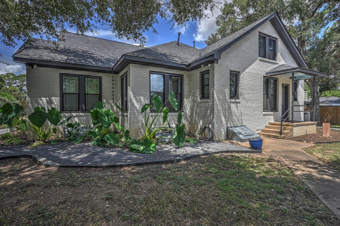 House in Brenham, Texas, United States 5 - 18703811