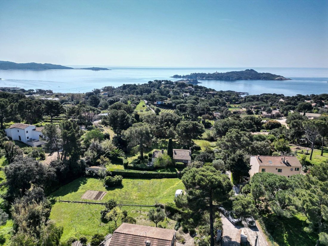 Maison à Hyères, Provence-Alpes-Côte d'Azur, France 1 - 17502585
