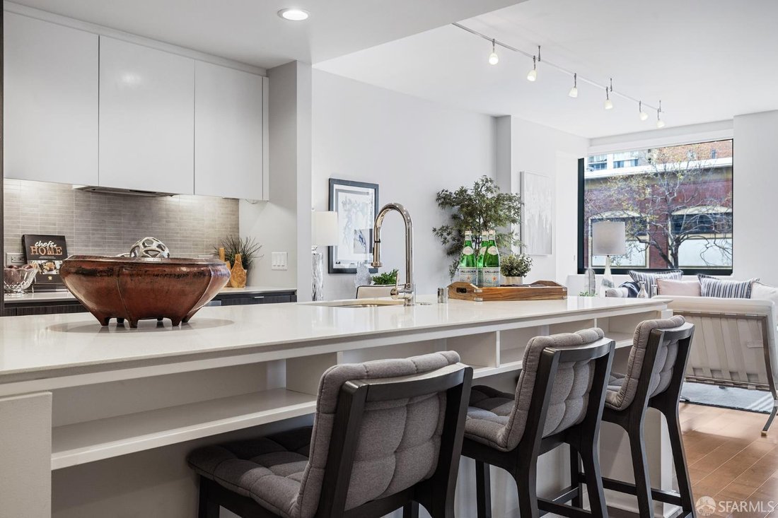 Condo in San Francisco, California, United States 3 - 18709287