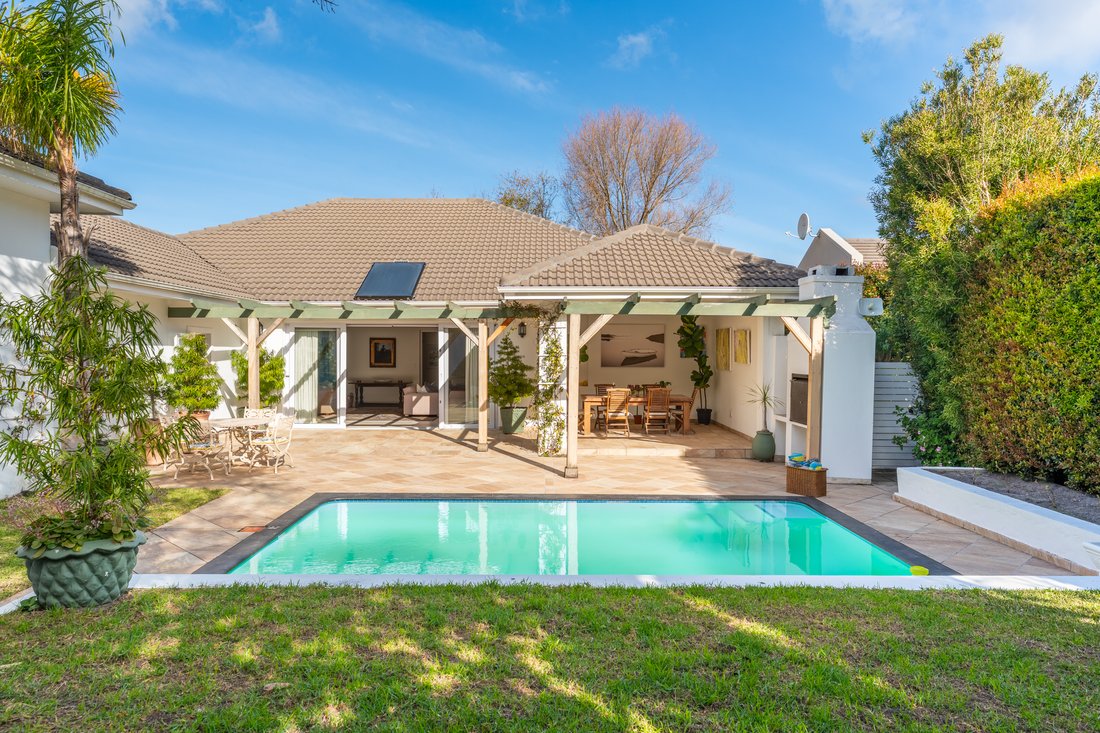Country House in Fernkloof Estate, Western Cape, South Africa 1 - 18707845