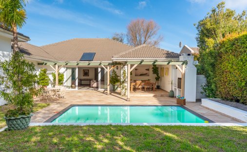 Country House in Fernkloof Estate, Western Cape, South Africa 1