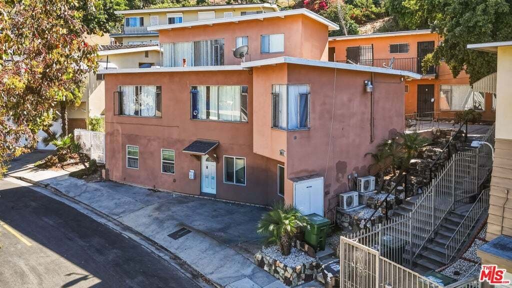 Los Angeles, California, United States 1 - 18705283
