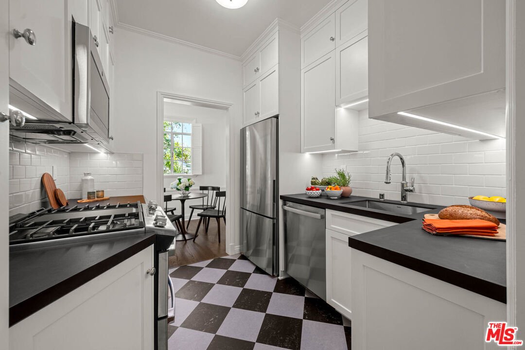 Beverly Hills, California, United States 3 - 18711882