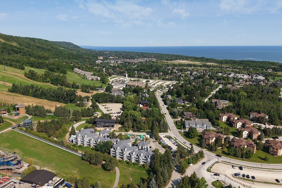 Condo in The Blue Mountains, Ontario, Canada 2 - 18709051