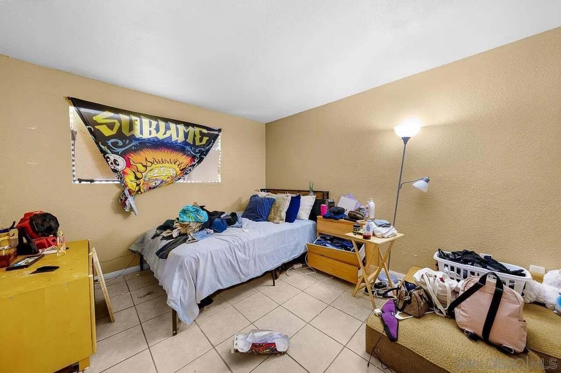 El Cajon, California, United States 2 - 18705969
