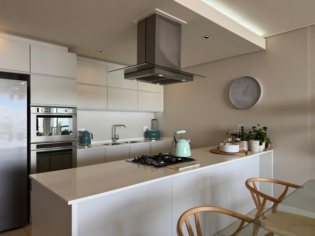 Apartment in Sea Point, Cape Town, South Africa 3 - 18706838