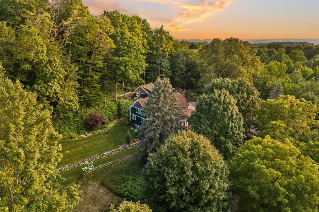 House in Cedar, Michigan, United States 1 - 18702920