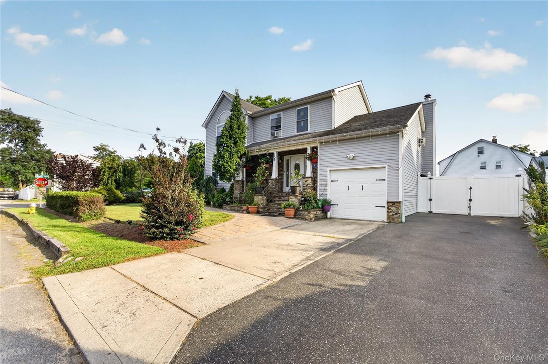House in Amityville, New York, United States 3 - 18702533