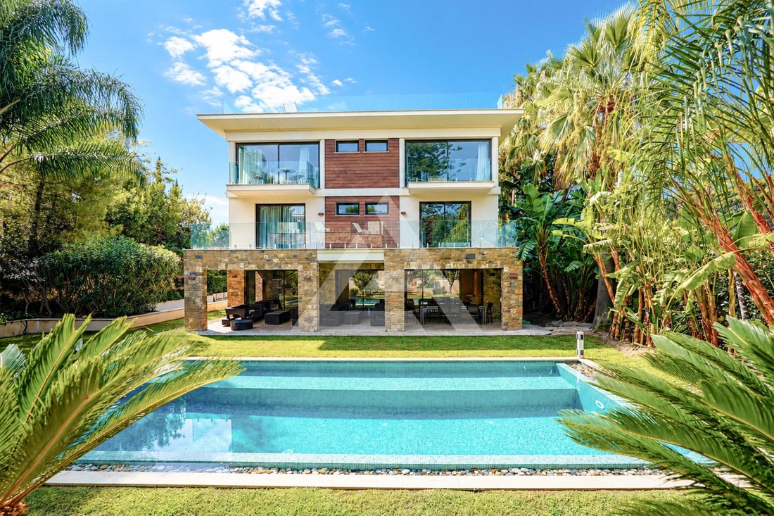 Villa in Saint-Jean-Cap-Ferrat, Provence-Alpes-Côte d'Azur, France 2 - 18704488