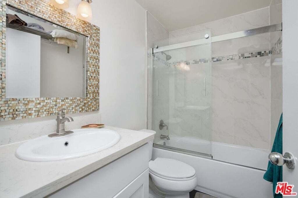 Santa Monica, California, United States 4 - 18702937