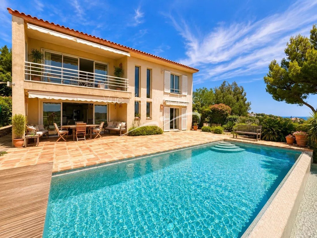 Villa in Le Lavandou, Provence-Alpes-Côte d'Azur, France 2 - 18110263