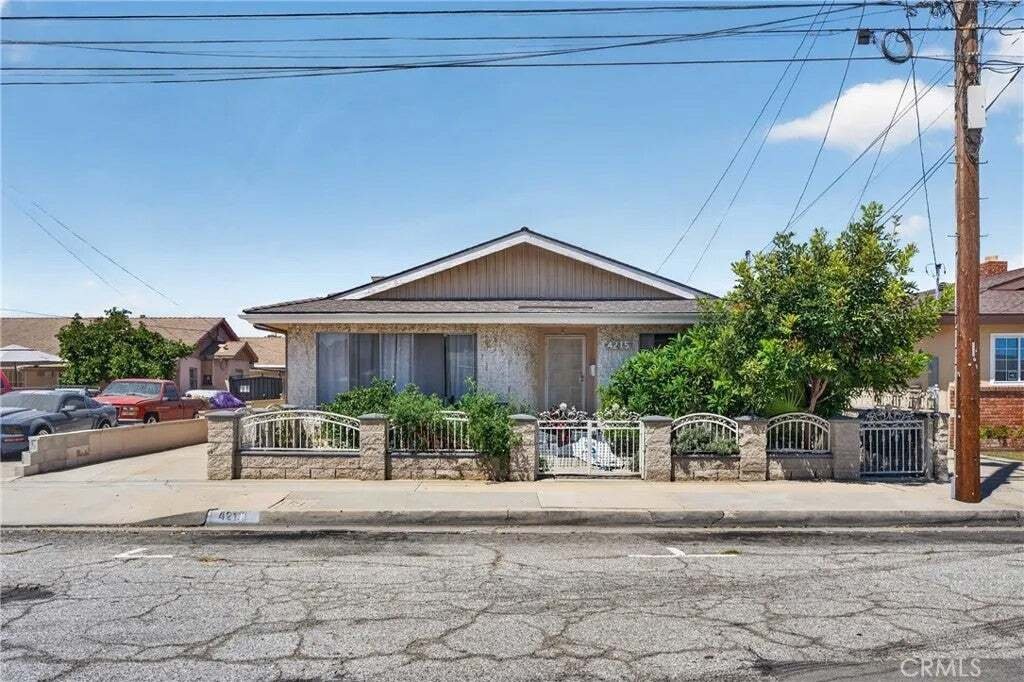 Hawthorne, California, United States 5 - 18705861