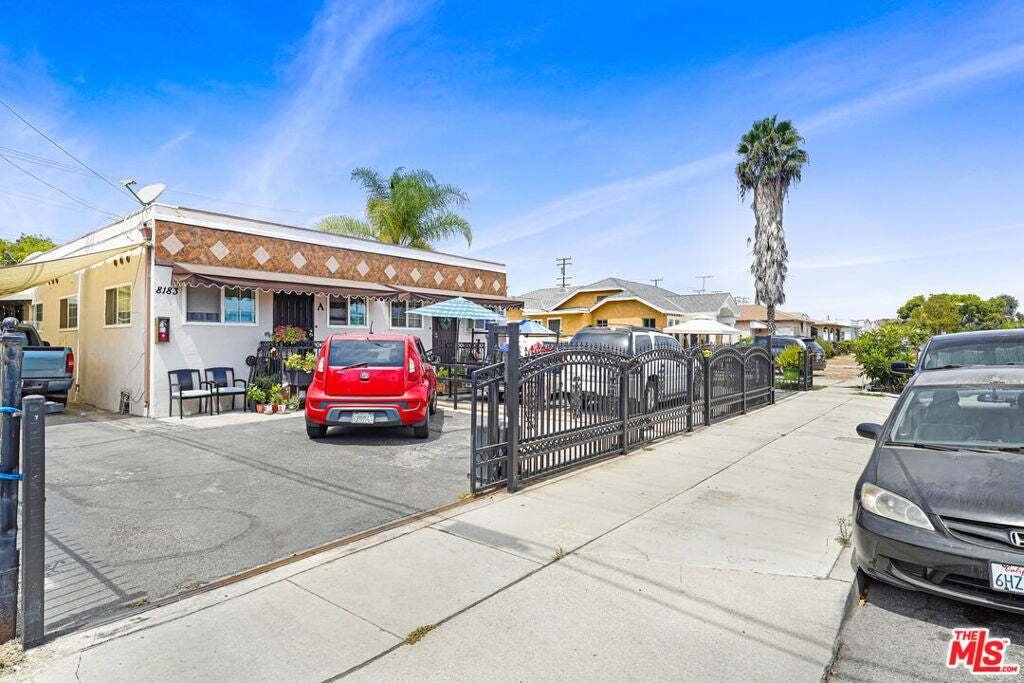 Altro a South Gate, California, Stati Uniti 2 - 18705312