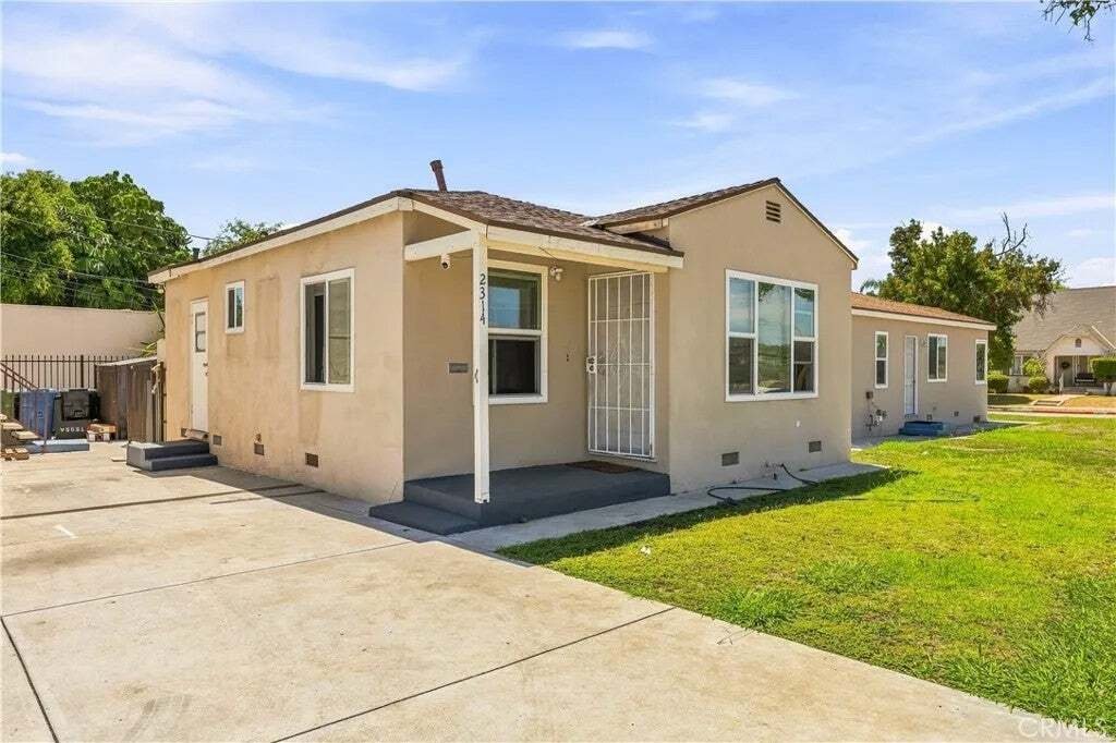 Alhambra, California, United States 4 - 18703225