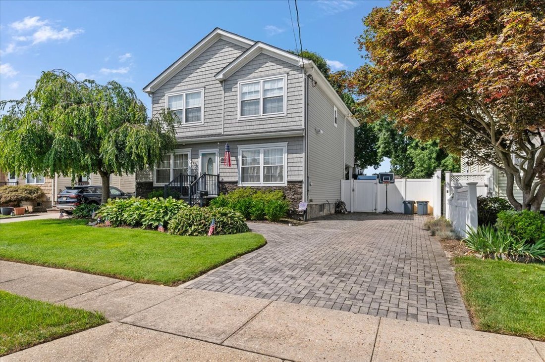 House in Bethpage, New York, United States 1 - 18704167