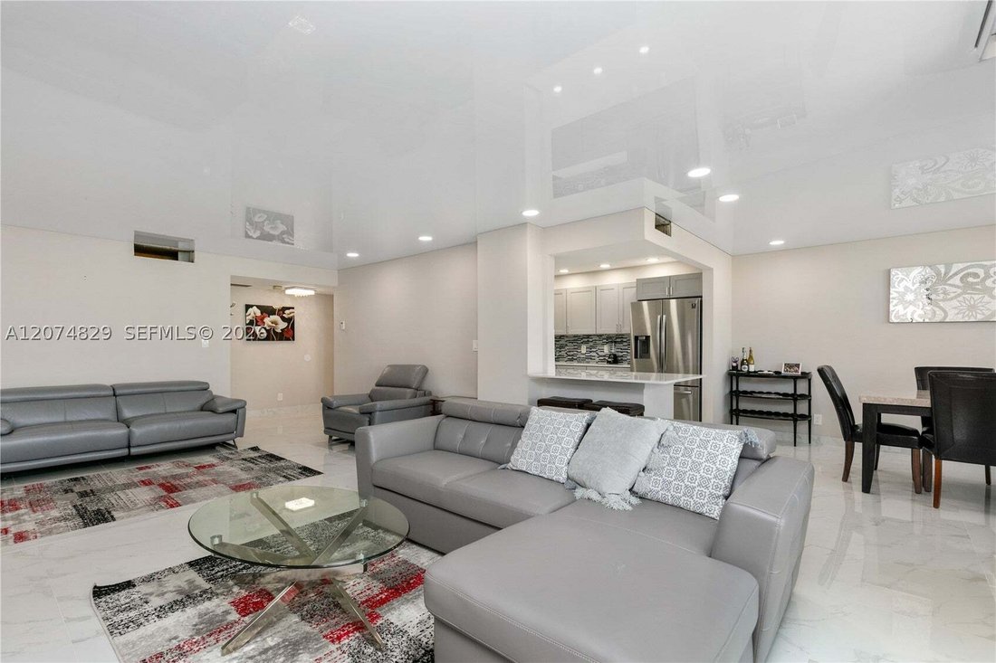 Condo in Hallandale Beach, Florida, United States 5 - 18706042