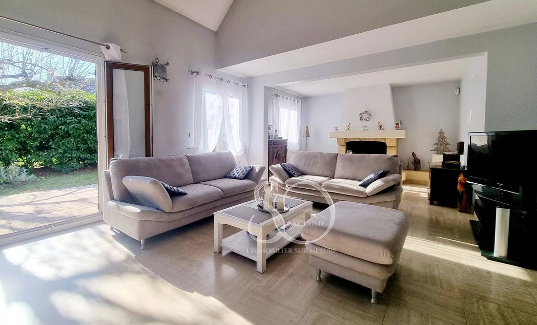 House in Villennes-sur-Seine, Ile-de-France, France 3 - 17686549