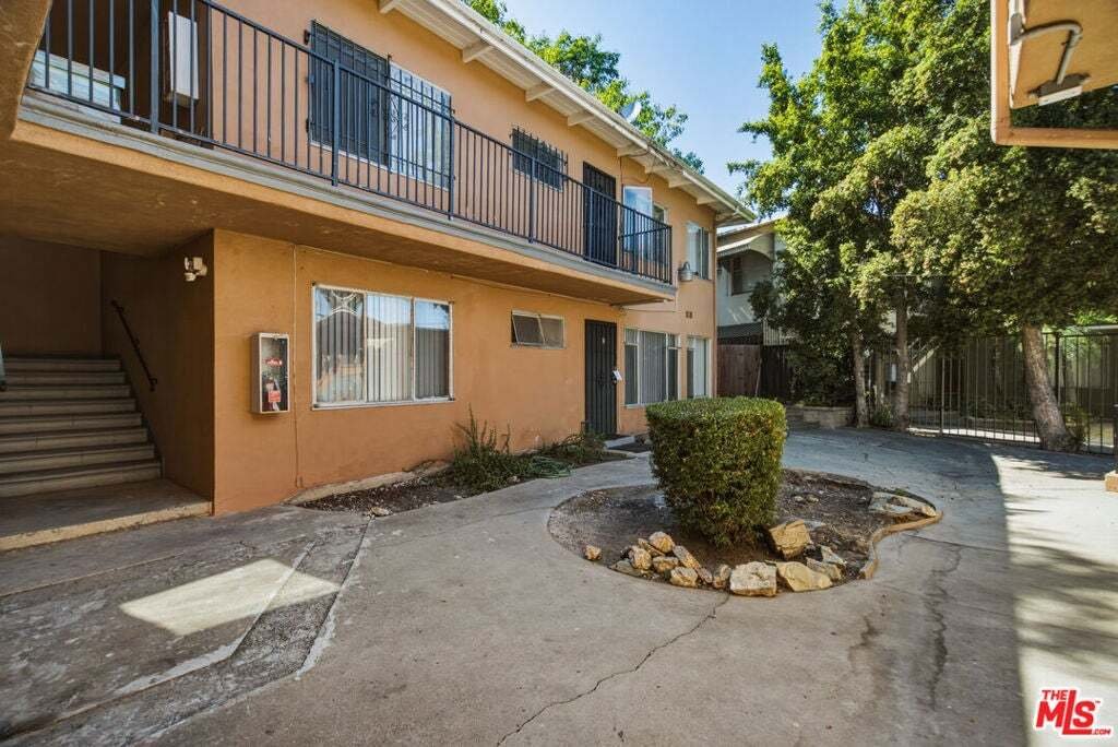 Los Angeles, California, United States 5 - 18705283