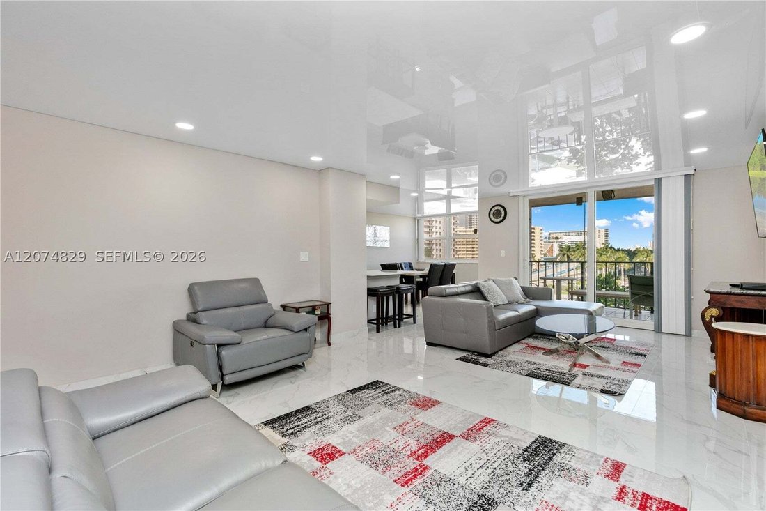 Condo in Hallandale Beach, Florida, United States 1 - 18706042