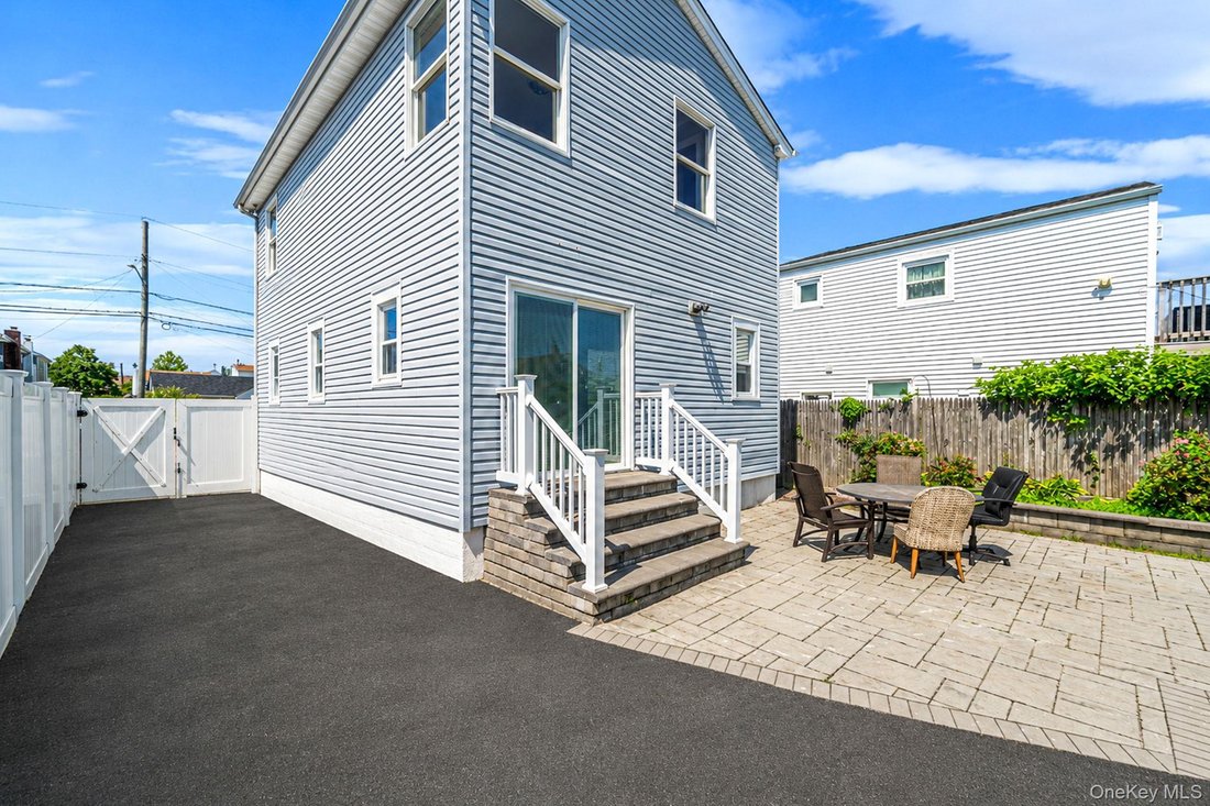 House in Lindenhurst, New York, United States 5 - 18709707
