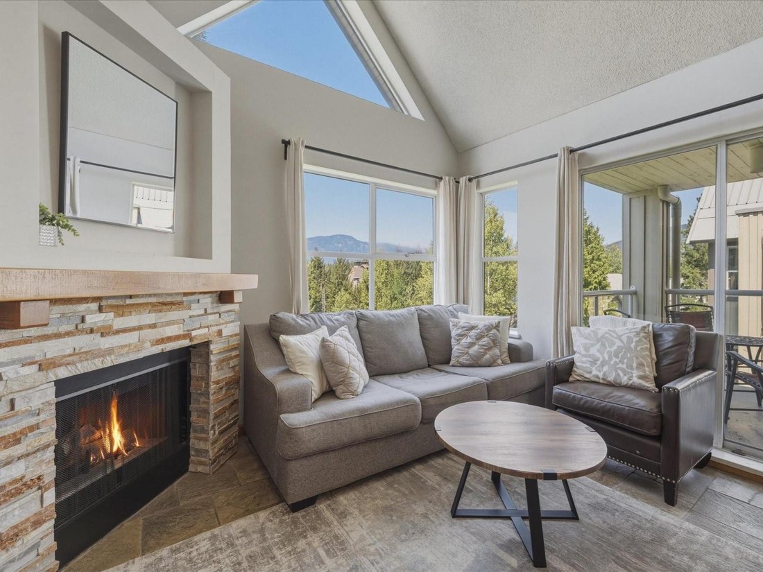 Condo in Whistler, British Columbia, Canada 1 - 18708018