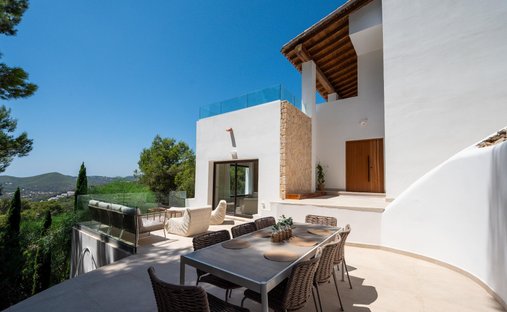 Villa in Cala Llonga, Ibiza, Santa Eularia des Riu, Balearic Islands 1