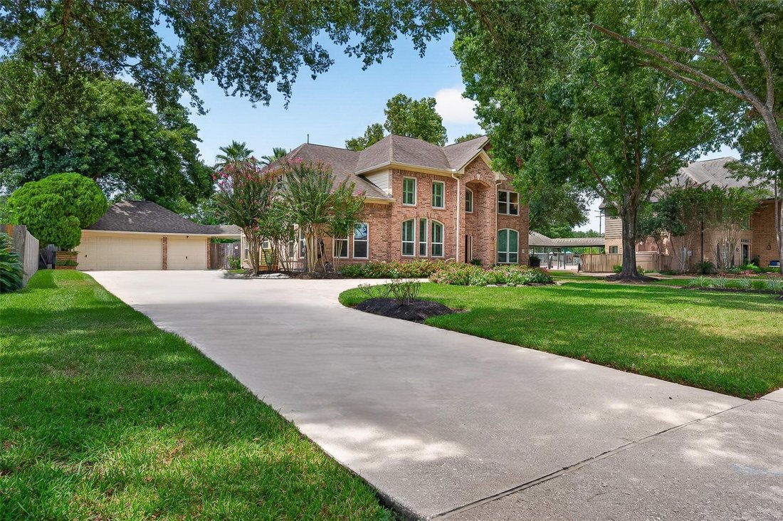 House in Friendswood, Texas, United States 3 - 18706569