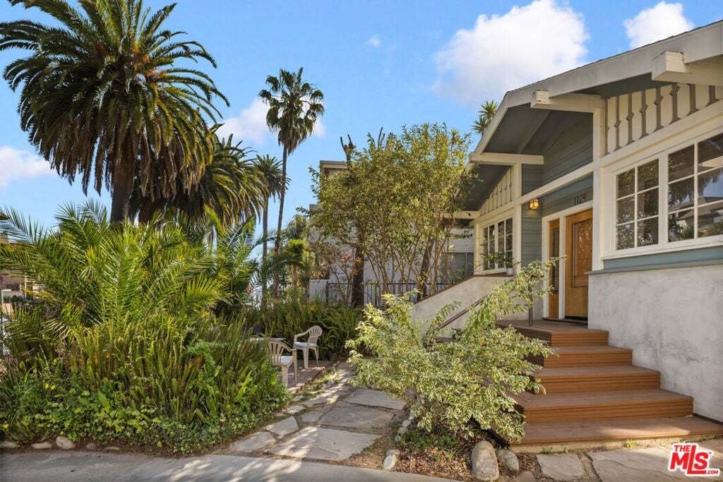 Santa Monica, California, United States 2 - 18705304