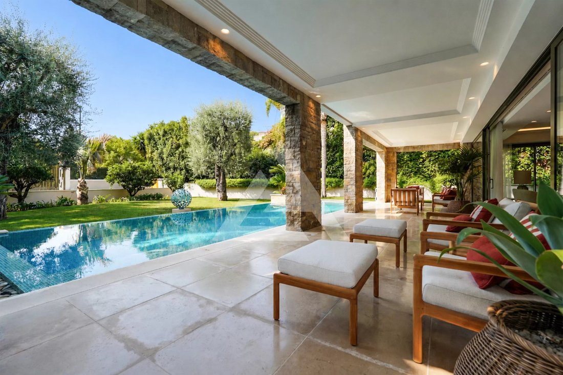 Villa in Saint-Jean-Cap-Ferrat, Provence-Alpes-Côte d'Azur, France 2 - 18704490