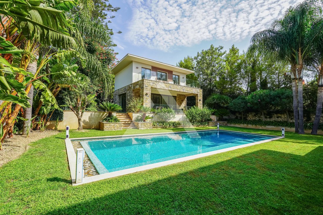 Villa in Saint-Jean-Cap-Ferrat, Provence-Alpes-Côte d'Azur, France 3 - 18704488