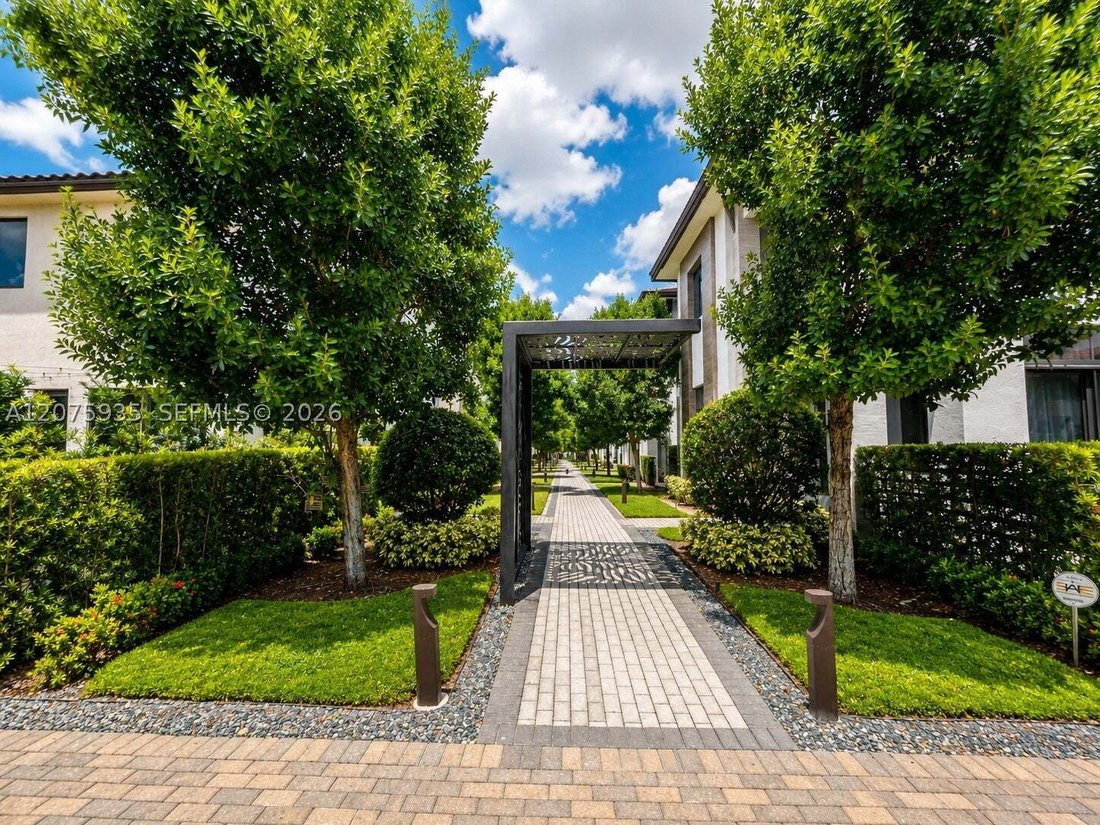 House in Miami Springs, Florida, United States 5 - 18711417