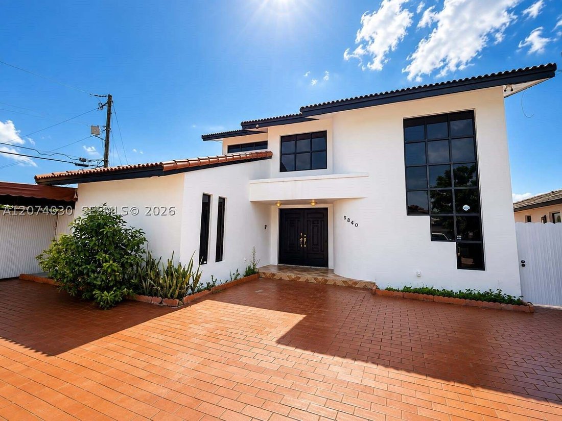 House in Hialeah, Florida, United States 1 - 18703103