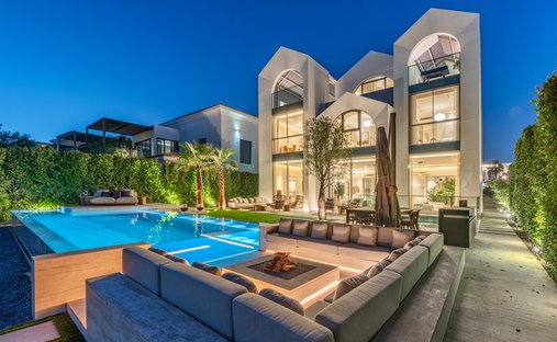 Villa in Jumeirah Golf Estates, Dubai, United Arab Emirates 1