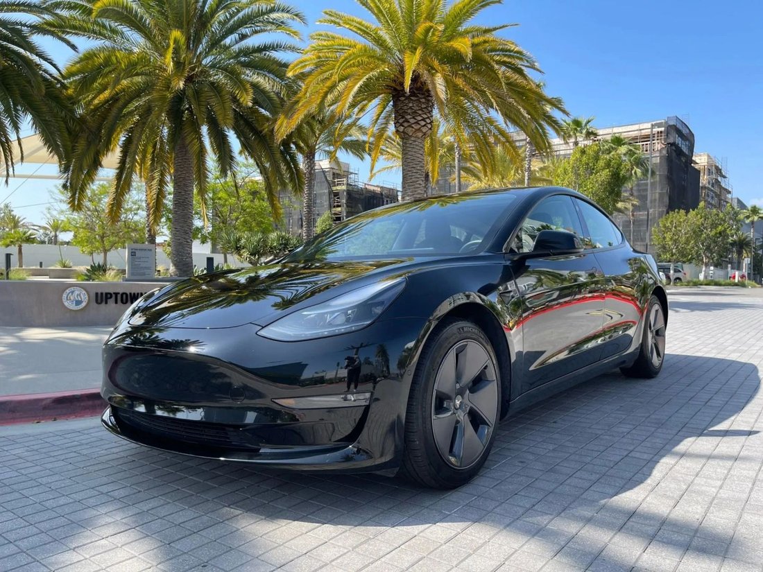 Sedan in Riverside, CA, United States 5 - 18710449