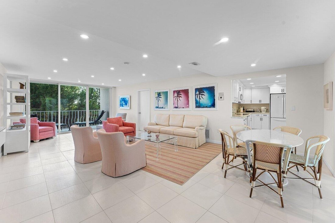 Co Op in Palm Beach, Florida, United States 3 - 18703832