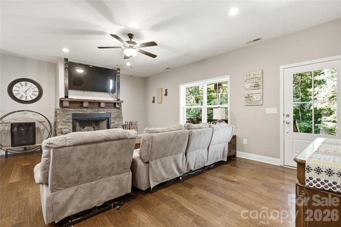House in Hendersonville, North Carolina, United States 3 - 18713272