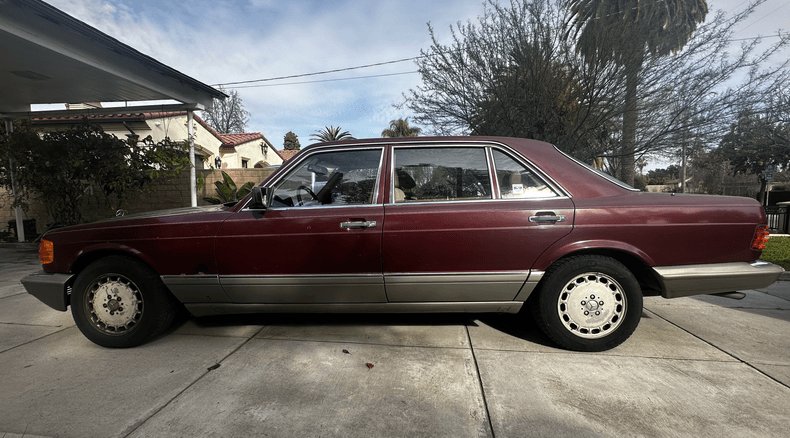 Sedan in Glendale, United States 3 - 18708973