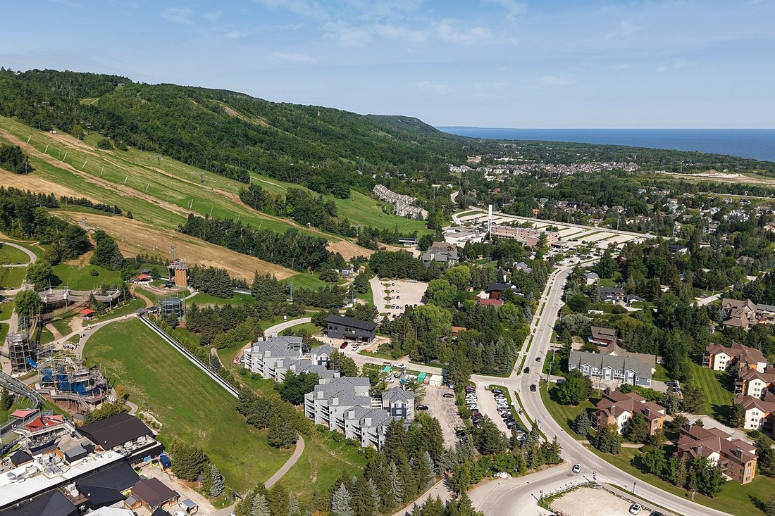 Condo in The Blue Mountains, Ontario, Canada 2 - 18709075