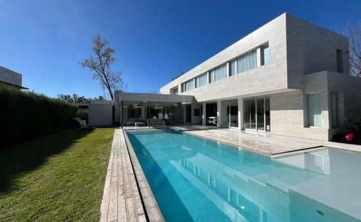 House in Manuel B. Gonnet, Buenos Aires Province, Argentina 1