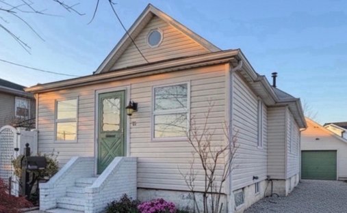 House in Bethpage, New York, United States 1