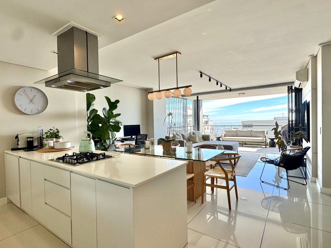 Apartment in Sea Point, Cape Town, South Africa 1 - 18706838