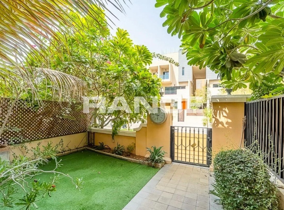 Townhouse in JVC / Jumeirah Village Circle, Dubai, United Arab Emirates 1 - 18704278
