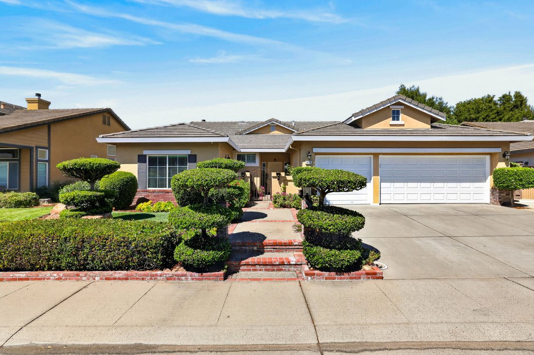House in Elk Grove, California, United States 3 - 18703891