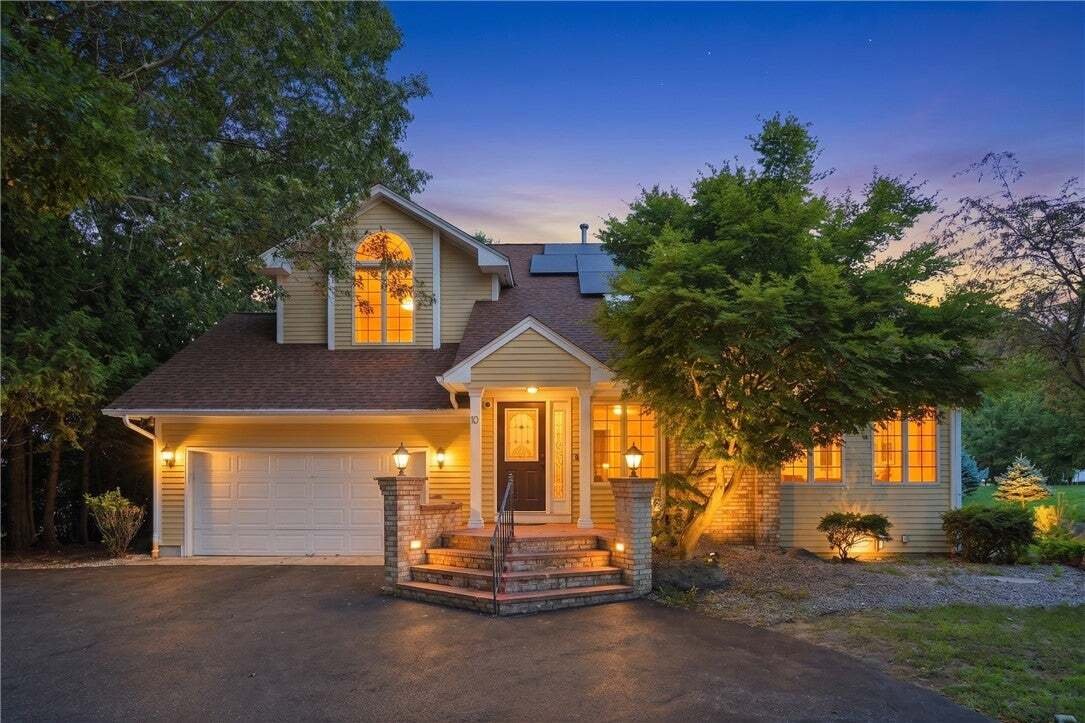 House in Johnston, Rhode Island, United States 1 - 18711236