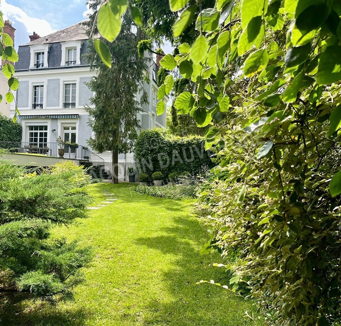 House in Fontainebleau, Ile-de-France, France 1 - 18707061