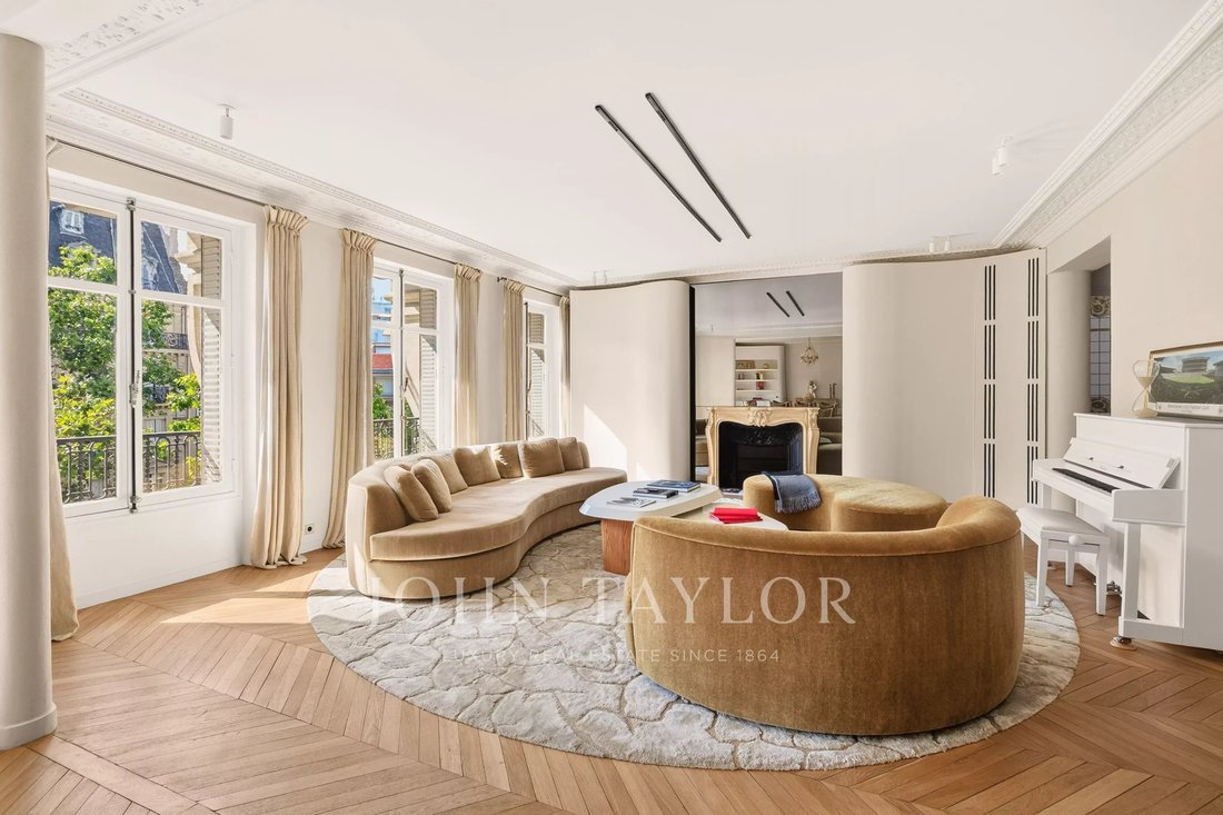 Apartment in Gros Caillou, Paris 7e Arrondissement, Paris 2 - 18714843