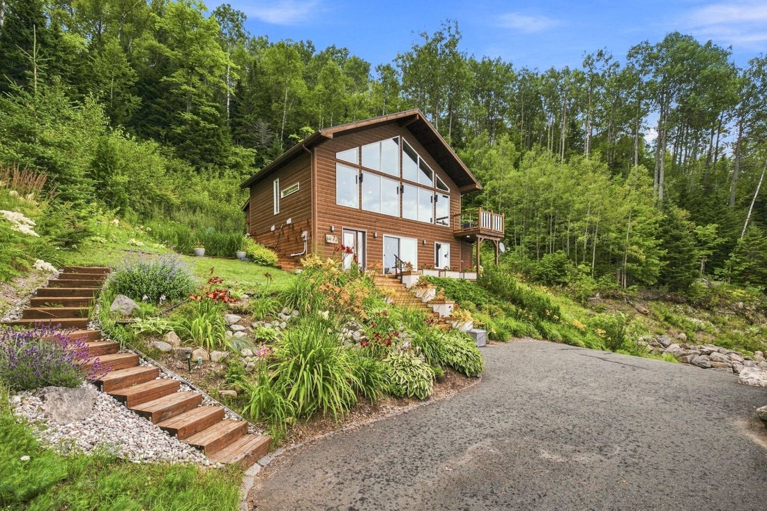House in Petite-Rivière-Saint-François, Quebec, Canada 4 - 17782468